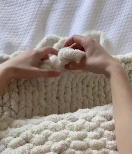 Full-Size Blanket Chunky Hand Knit Kit - Image 6
